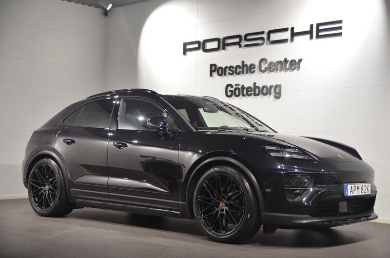 Svart (black) Begagnad 2024 Porsche Macan SUV | 1 289 000 kr - Bild 1/4