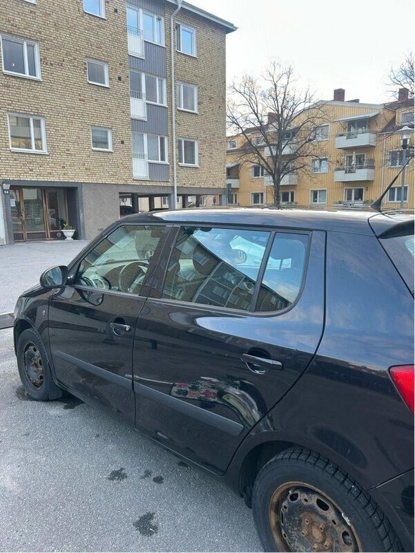 Svart Begagnad 2010 Skoda Fabia Halvkombi | 26 000 kr (Bra pris) - Bild 1/4
