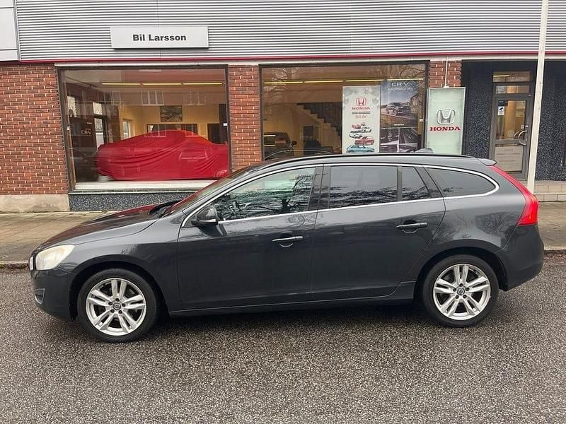 Begagnad Volvo V60 Momentum 150 HK (110 kW) 2011 Grå Kombi