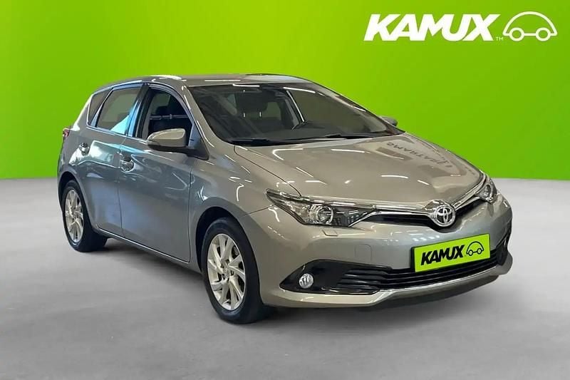 Silver/grå Begagnad 2017 Toyota Auris Active Halvkombi | 139 800 kr (Bra pris) - Bild 1/3