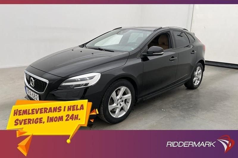 Svart Begagnad 2019 Volvo V40 CC Plus Kombi | 209 800 kr (Marknadspris) - Bild 1/3
