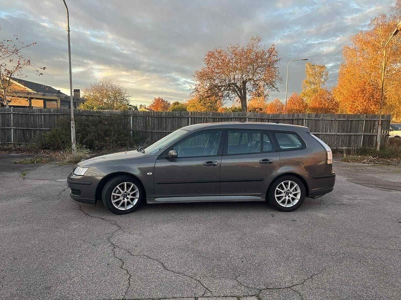 Brun Begagnad 2007 Saab 9-3 Linear Kombi | 32 000 kr (Marknadspris) - Bild 1/4