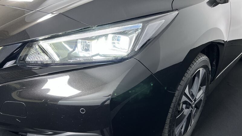 Begagnad Nissan Leaf 159 kW (217 HK) 2020 Svart metallic Halvkombi