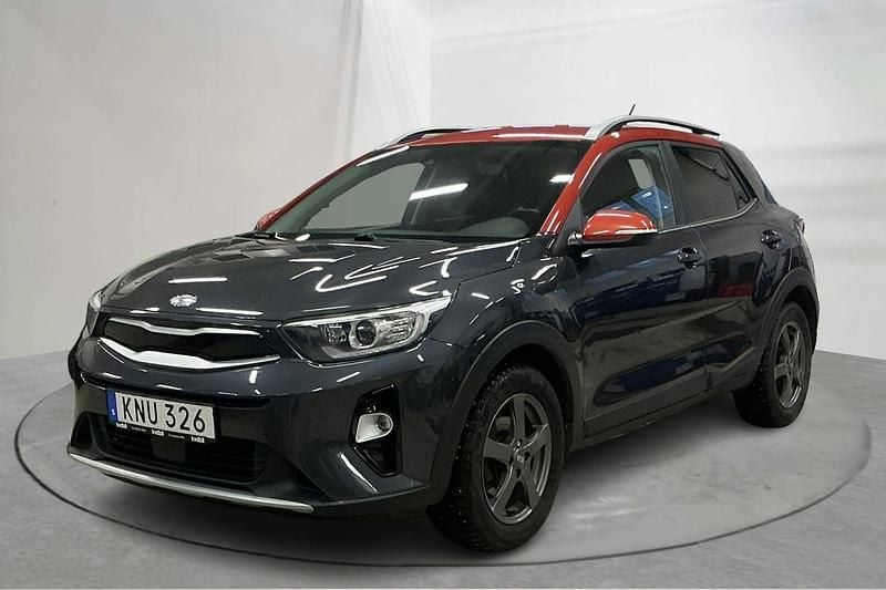 Grå Begagnad 2018 Kia Stonic Advance SUV | 134 900 kr (Marknadspris) - Bild 1/4