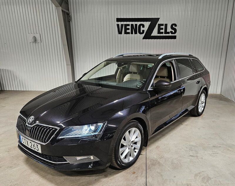 Svart (svart metallic) Begagnad 2017 Skoda Superb Business Line Kombi | 189 000 kr (Bra pris) - Bild 1/4