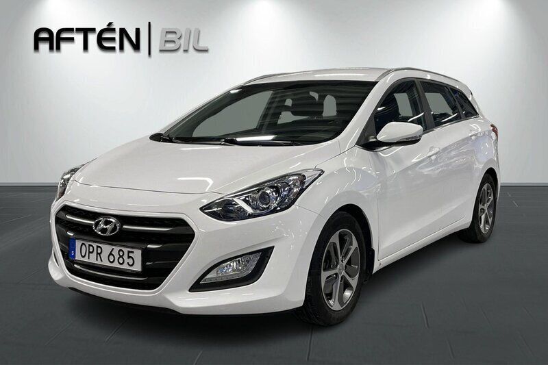 Vit Begagnad 2015 Hyundai i30 Kombi | 127 800 kr (Marknadspris) - Bild 1/4