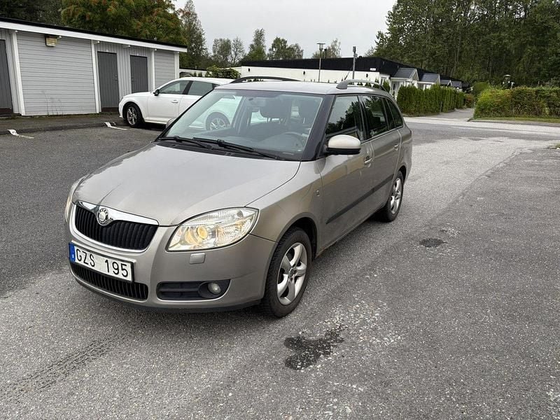 Brun Begagnad 2008 Skoda Fabia Kombi | 19 900 kr (Marknadspris) - Bild 1/4