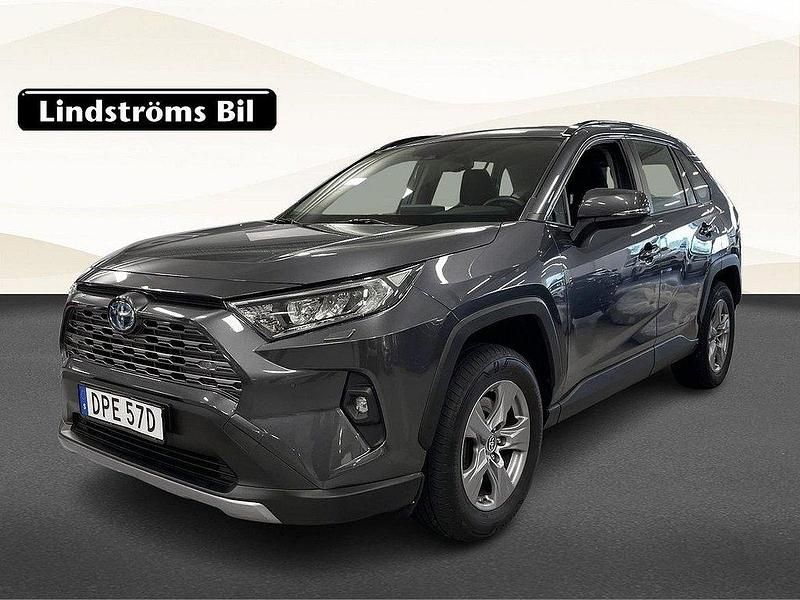Mörkgrå Begagnad 2022 Toyota RAV4 Hybrid Active SUV | 369 900 kr (Marknadspris) - Bild 1/3