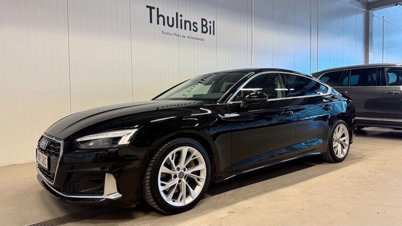 Svart Begagnad 2020 Audi A5 Advanced Plus Sportkupé | 299 900 kr (Marknadspris) - Bild 1/4