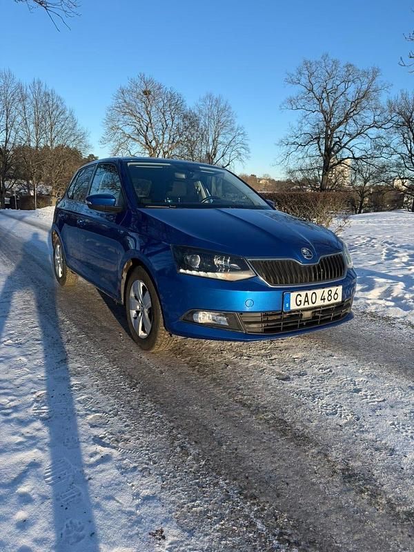 Begagnad Skoda Fabia 90 HK (66 kW) 2015