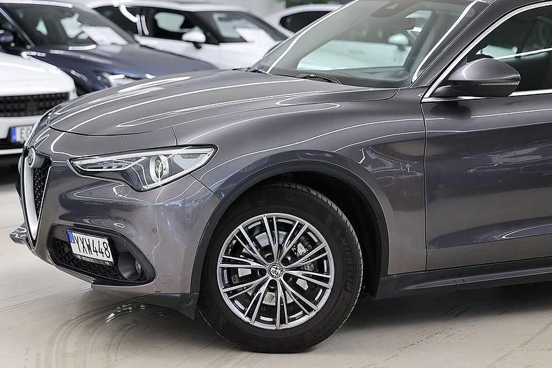 Begagnad Alfa Romeo Stelvio 150 HK (110 kW) 2017 Grå SUV