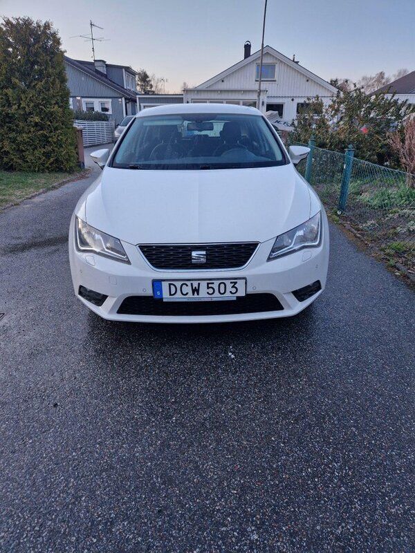 Vit Begagnad 2014 Seat Leon Style Halvkombi | 55 000 kr (Bra pris) - Bild 1/3