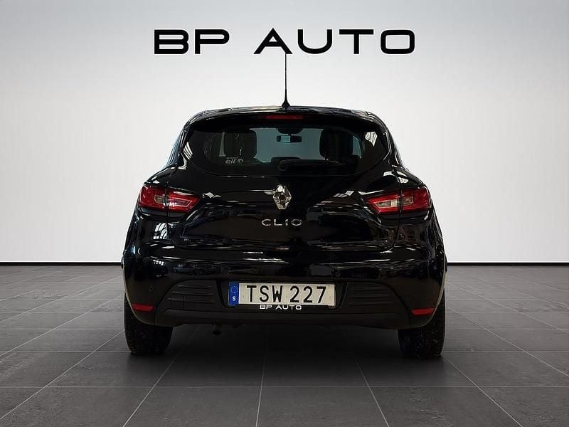 Begagnad Renault Clio IV Zen 90 HK (66 kW) 2018 Svart Halvkombi