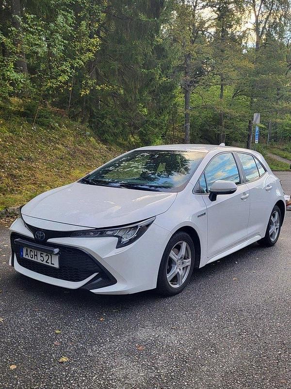 Vit Begagnad 2019 Toyota Corolla Halvkombi | 169 000 kr (Marknadspris) - Bild 1/4