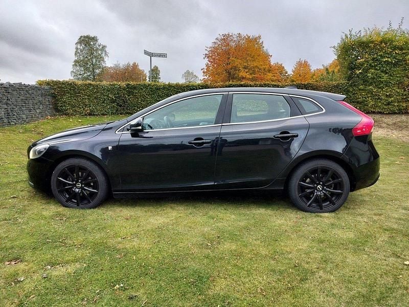 Svart Begagnad 2015 Volvo V40 Ocean Race Kombi | 67 500 kr (Bra pris) - Bild 1/4