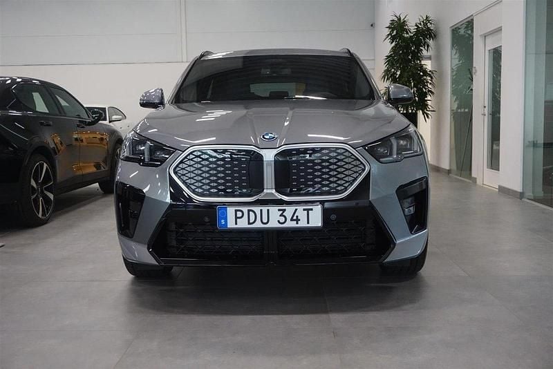 Begagnad BMW iX2 M Sport 230 kW (313 HK) 2024 Grå/silver SUV