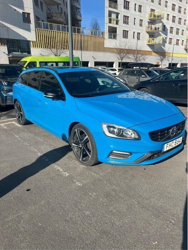 Blå Begagnad 2014 Volvo V60 Momentum Kombi | 190 000 kr (Dyr) - Bild 1/2
