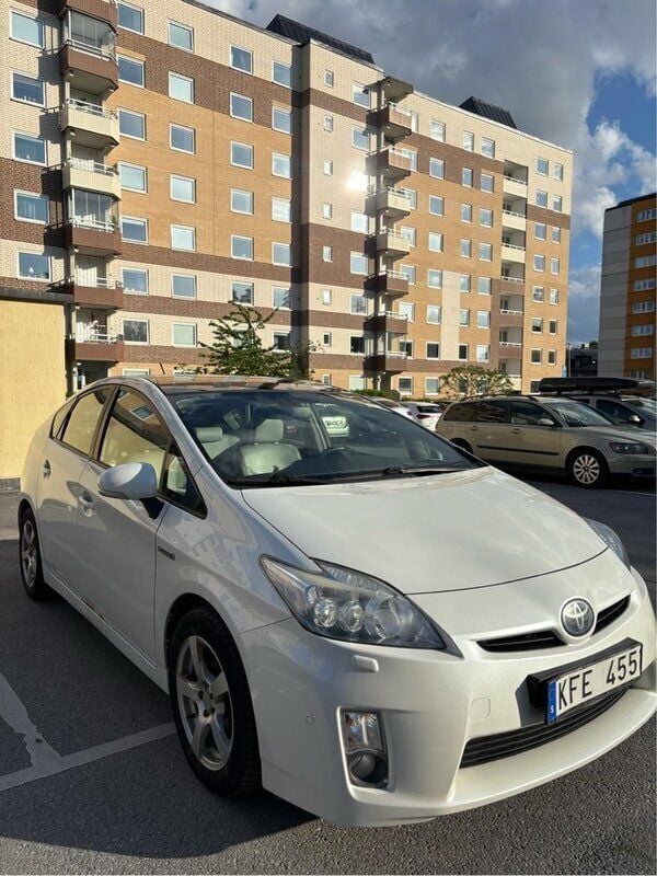 Vit Begagnad 2009 Toyota Prius Halvkombi | 65 000 kr (Marknadspris) - Bild 1/4