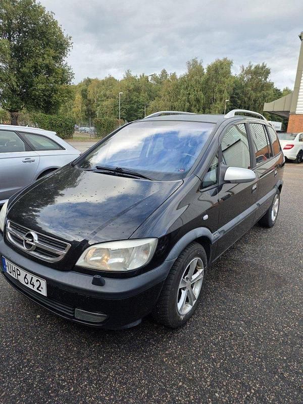 Svart Begagnad 2003 Opel Zafira Minibuss | 17 000 kr - Bild 1/4