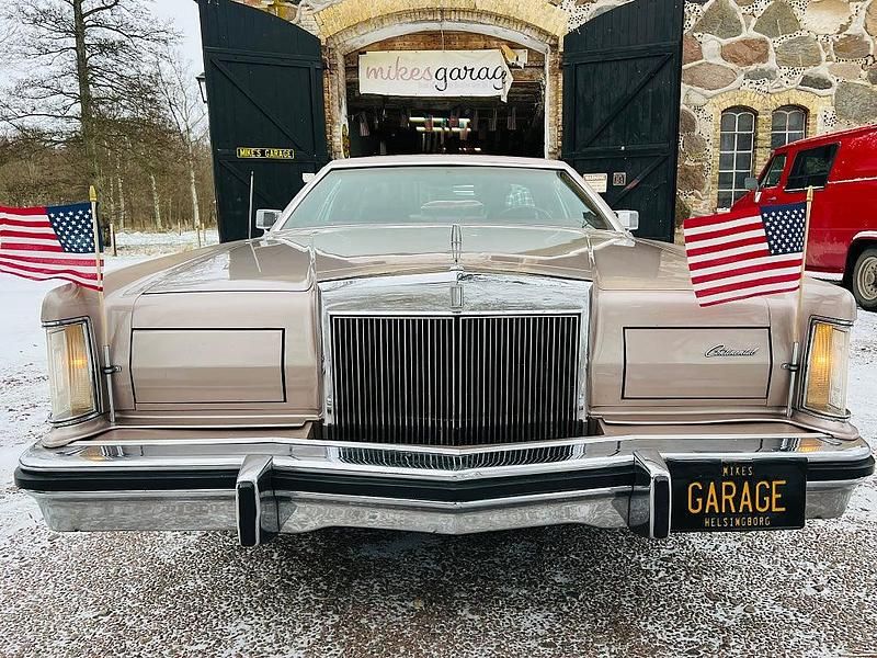 Begagnad Lincoln Continental 208 HK (152 kW) 1978 Light red moondust metallic