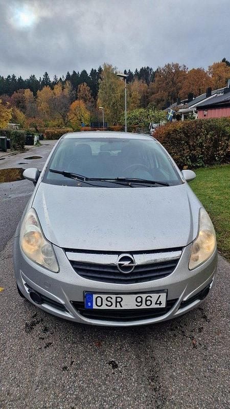 Grå Begagnad 2008 Opel Corsa Halvkombi | 26 000 kr (Marknadspris) - Bild 1/4