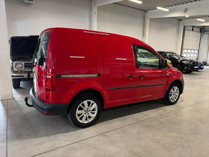 Begagnad VW Caddy 110 HK (80 kW) 2017 Tornadoröd Minibuss