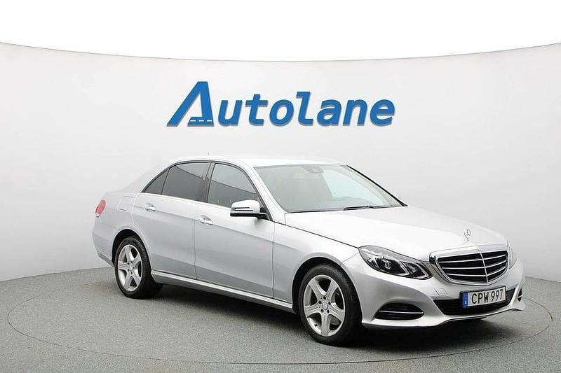 Silver Begagnad 2014 Mercedes E300 Sedan | 189 900 kr - Bild 1/3
