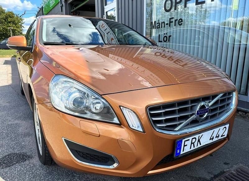 Begagnad Volvo S60 Momentum 203 HK (149 kW) 2011 Brun Sedan