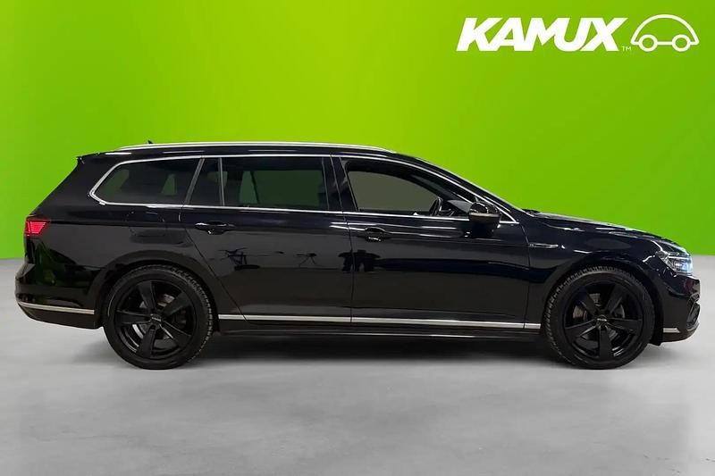 Begagnad VW Passat R-line 200 HK (147 kW) 2022 Svart Kombi