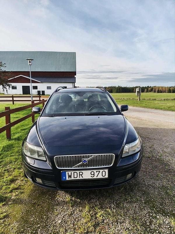 Blå Begagnad 2005 Volvo V50 Kinetic Kombi | 25 000 kr (Lite dyr) - Bild 1/4