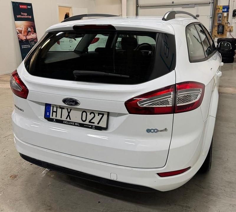 Begagnad Ford Mondeo Trend 116 HK (85 kW) 2011 Vit Kombi