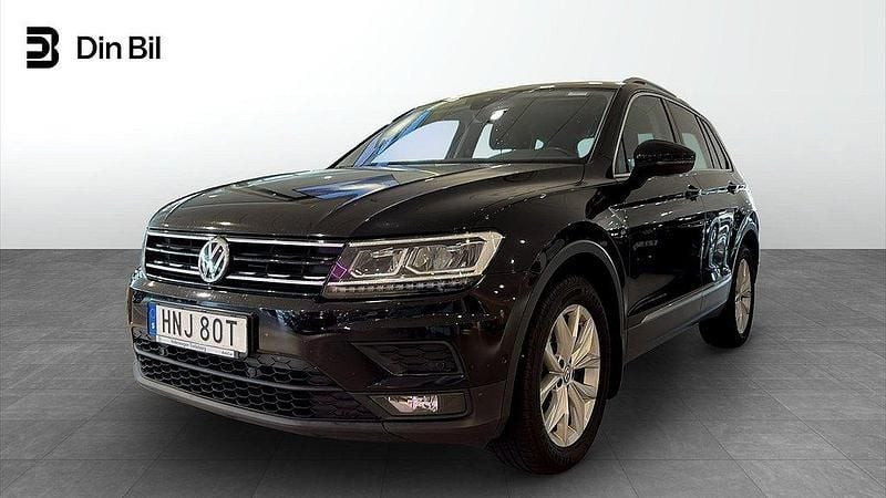 Svart (deep black pearl) Begagnad 2019 VW Tiguan Comfortline SUV | 234 900 kr (Marknadspris) - Bild 1/4