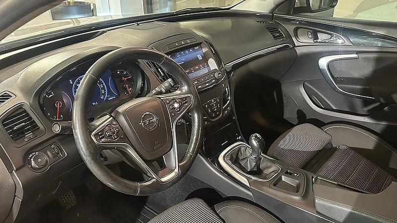 Begagnad Opel Insignia Business 136 HK (100 kW) 2016 Grå Kombi