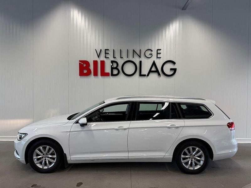 Vit Begagnad 2018 VW Passat Kombi | 159 500 kr (Marknadspris) - Bild 1/4