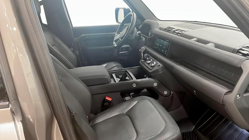 Begagnad Land Rover Defender SE Dynamic 400 HK (294 kW) 2023 Grå SUV