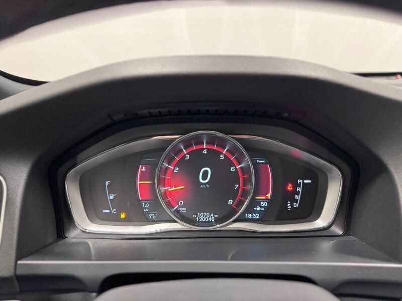 Begagnad Volvo S60 R-Design 368 HK (270 kW) 2016 Svart Sedan