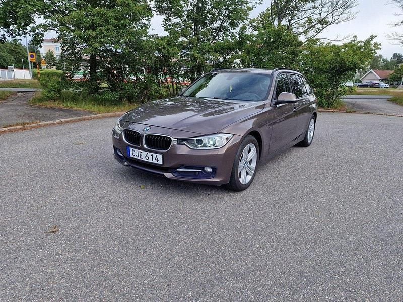 Brun Begagnad 2015 BMW 318 Sport Line Kombi | 91 000 kr (Marknadspris) - Bild 1/4