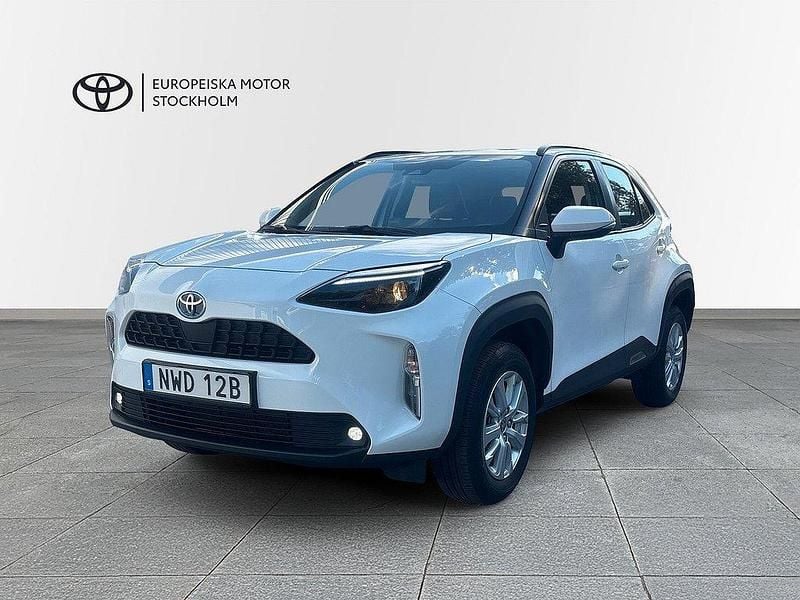 Vit Begagnad 2023 Toyota Yaris Cross Active SUV | 264 900 kr (Marknadspris) - Bild 1/3