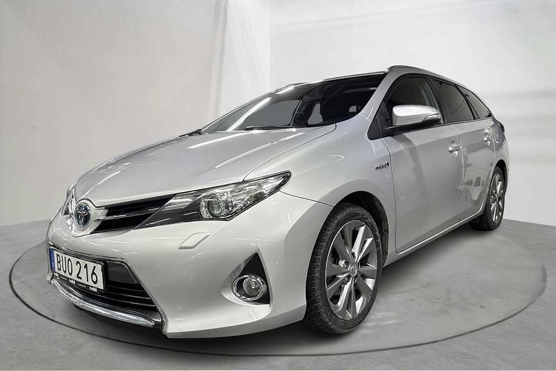 Silver Begagnad 2014 Toyota Auris Kombi | 122 000 kr (Bra pris) - Bild 1/4