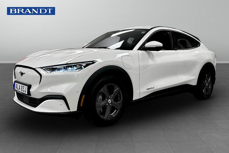 Vit Begagnad 2021 Ford Mustang Mach-E Standard Range SUV | 329 900 kr (Marknadspris) - Bild 1/4