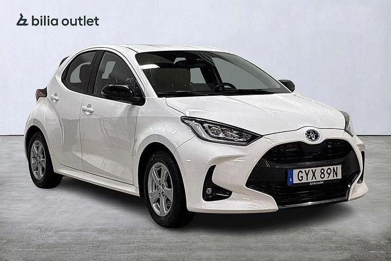 Begagnad Toyota Yaris 2022 Vit Halvkombi