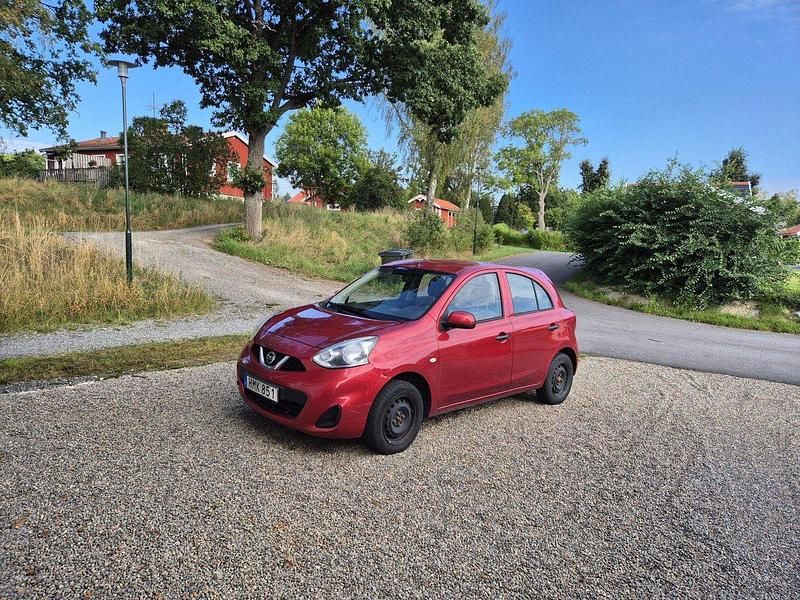 Röd Begagnad 2014 Nissan Micra Halvkombi | 40 000 kr (Superpris) - Bild 1/3