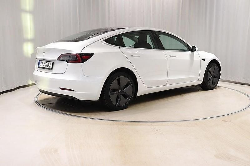 Begagnad Tesla Model 3 Standard Range Plus 239 kW (325 HK) 2020 Vit Sedan