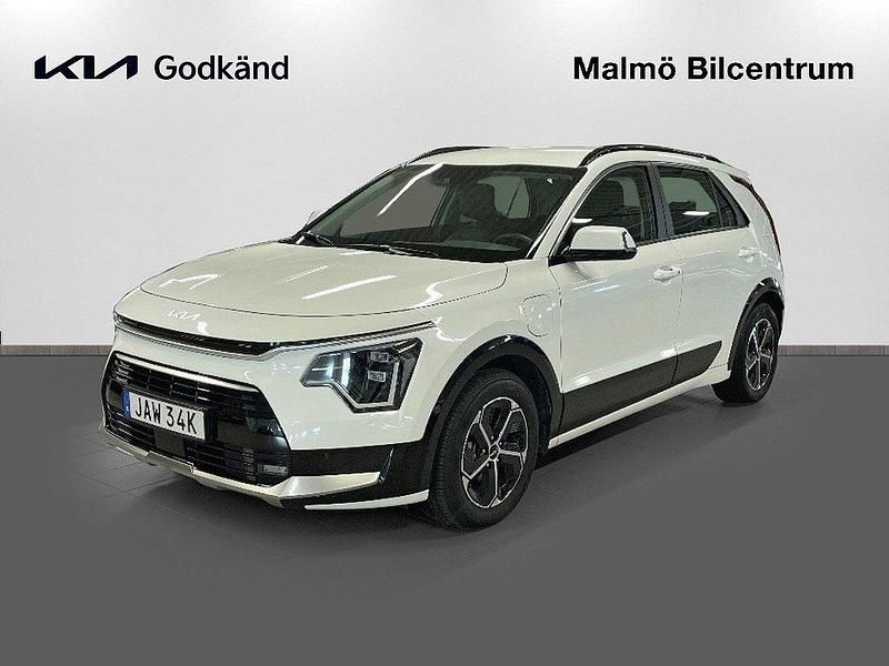 Vit Begagnad 2024 Kia Niro SUV | 349 900 kr (Marknadspris) - Bild 1/4