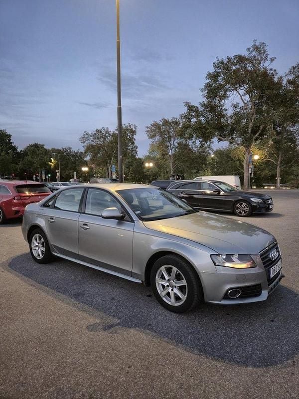 Grå Begagnad 2009 Audi A4 Sedan | 35 000 kr (Superpris) - Bild 1/4