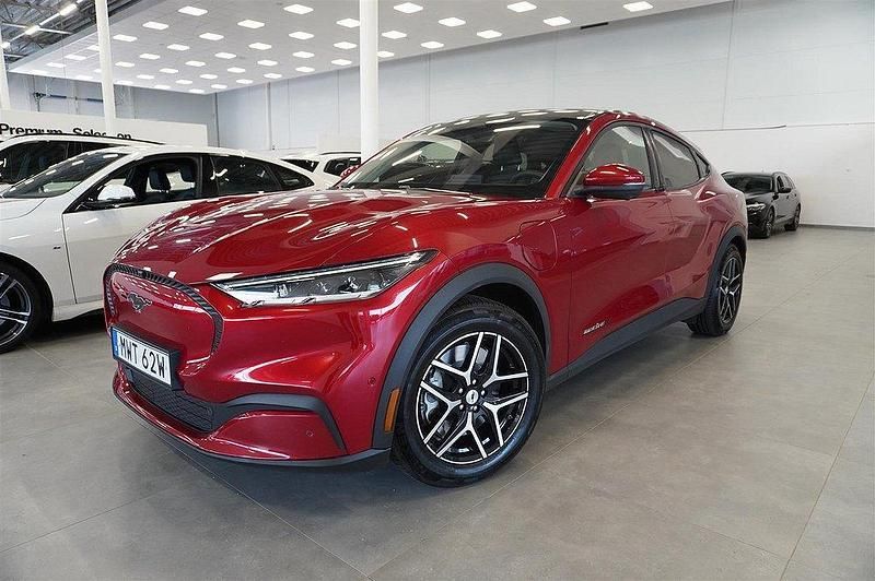 Röd Begagnad 2021 Ford Mustang Mach-E SUV | 309 900 kr (Superpris) - Bild 1/4