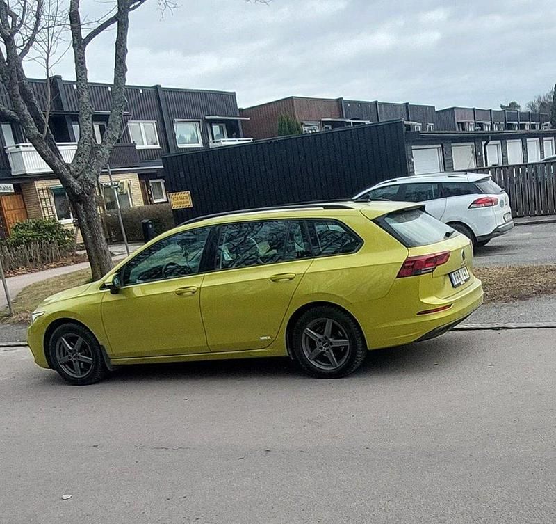 Begagnad VW Golf VIII 131 HK (96 kW) 2021 Gul Kombi