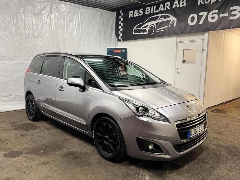 Grå Begagnad 2013 Peugeot 5008 Minibuss | 79 900 kr (Marknadspris) - Bild 1/4