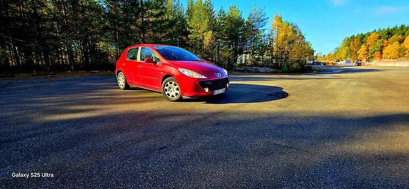 Röd Begagnad 2006 Peugeot 307 Halvkombi | 21 500 kr (Marknadspris) - Bild 1/3