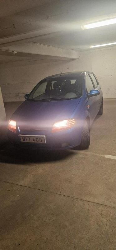 Blå Begagnad 2005 Chevrolet Kalos Halvkombi | 8 000 kr (Superpris) - Bild 1/4